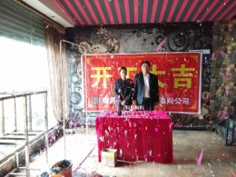 东门步行街“遇见酒吧”